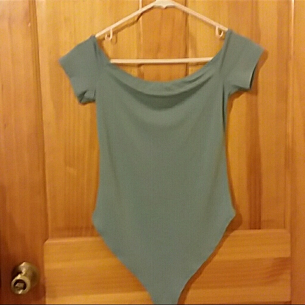 Forever 21 Bodysuit short sleeve green with snaps in between the legs - Picture 4 of 4